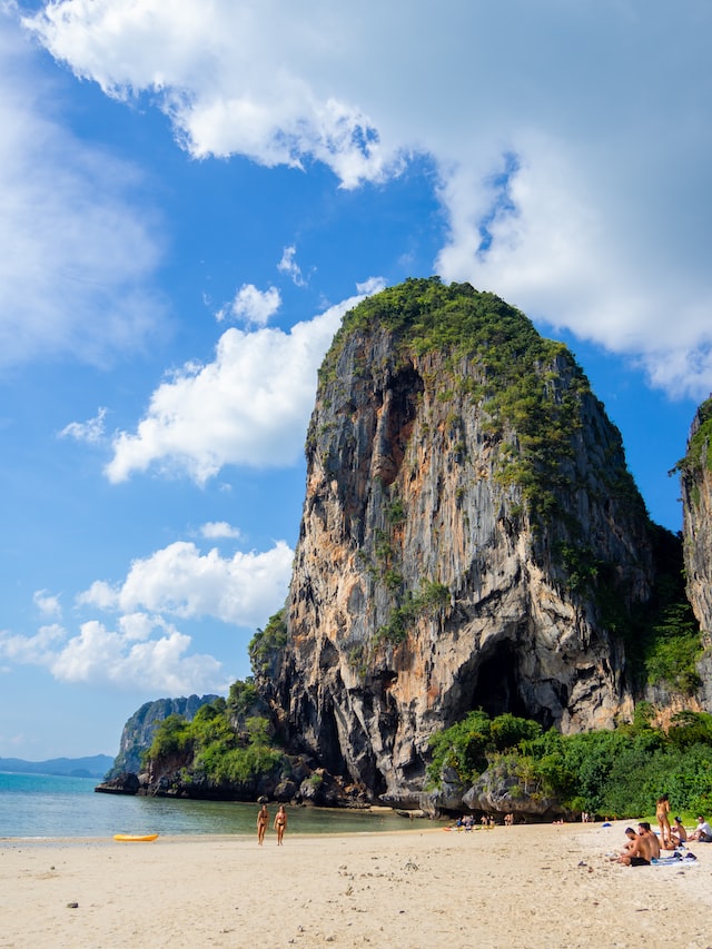 A cliff on the edge of Railay Beach