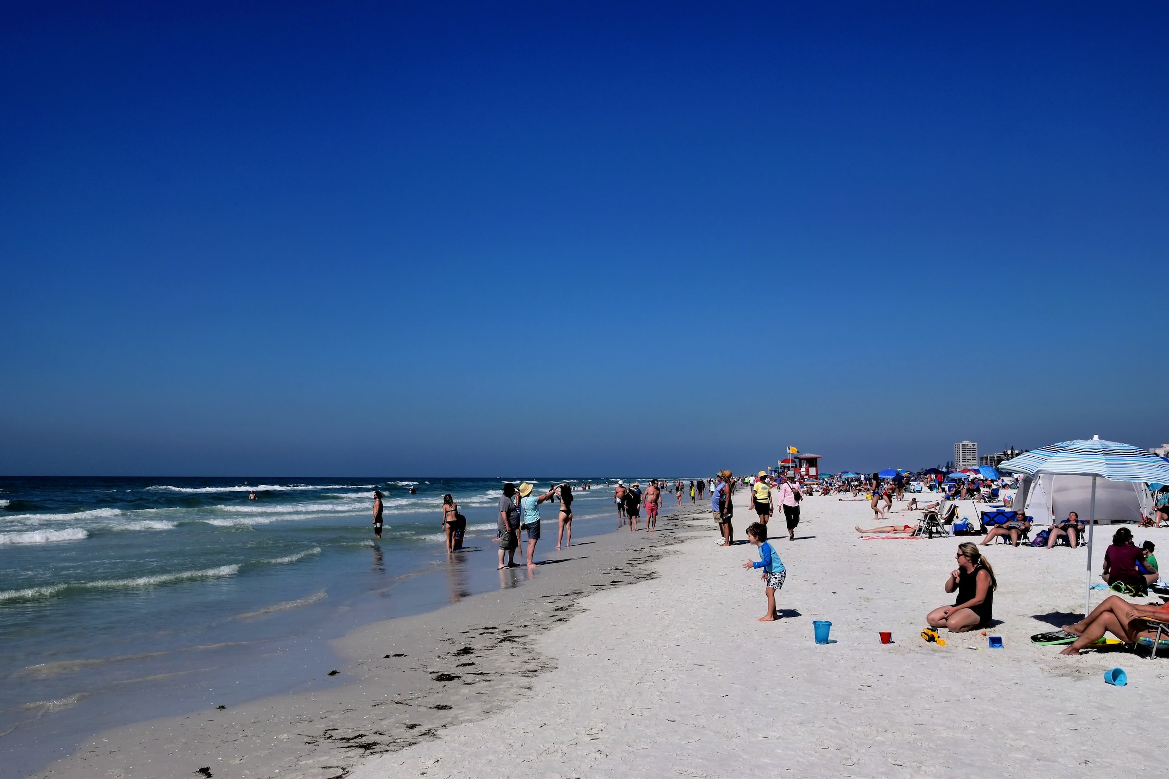 People enjoying their day at Siesta keys Beach