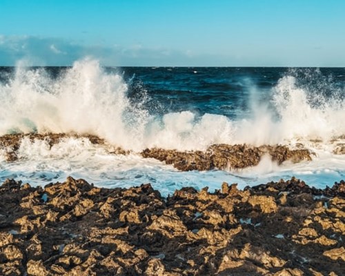 Strong waves crashing against the rocks